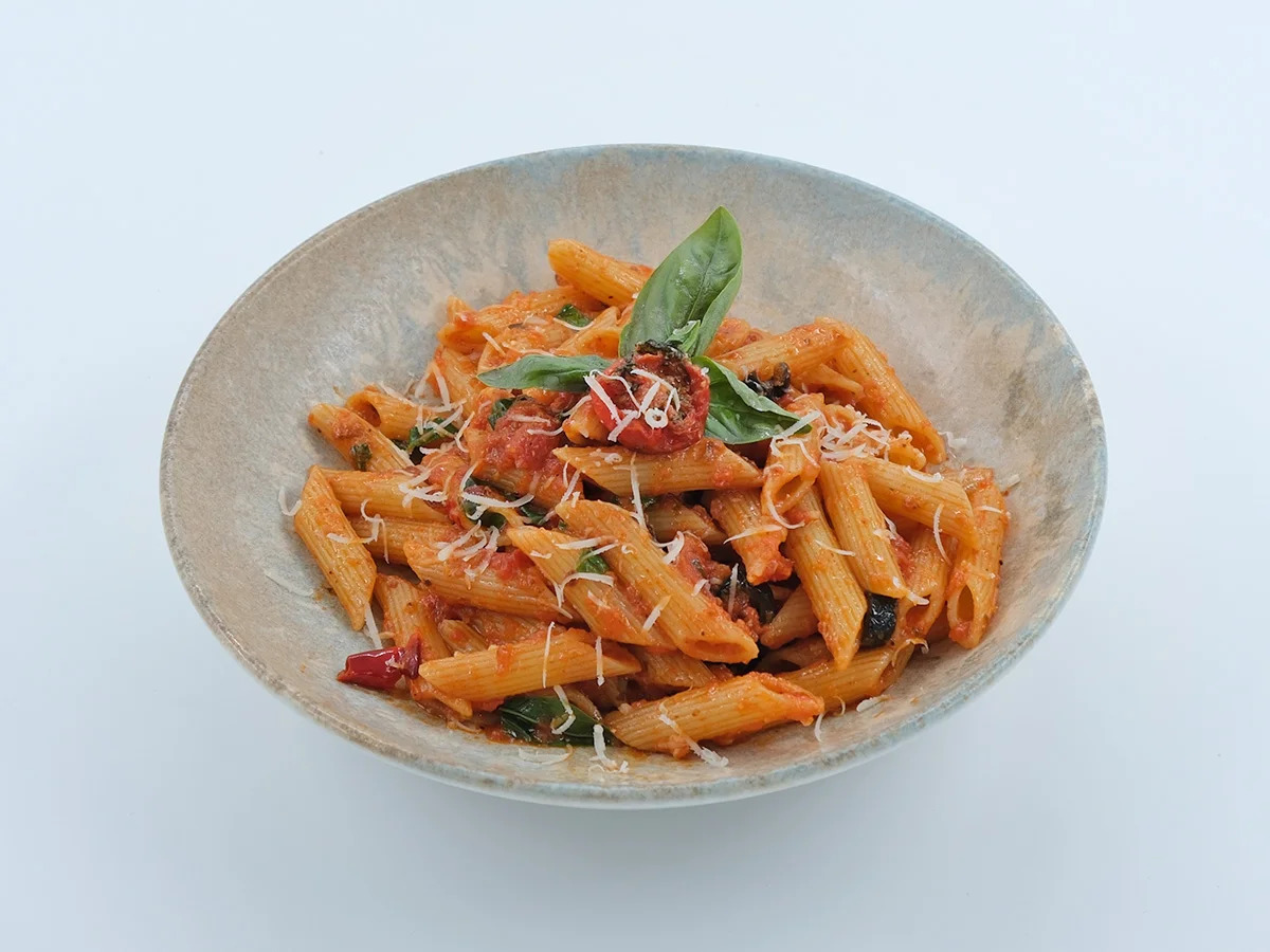PARMESAN PEYNİRLİ PENNE ARRABIATA